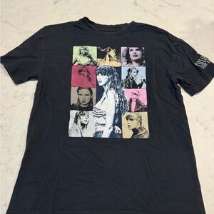 EUC sz Small Taylor Swift Black Eras Tour T-Shirt